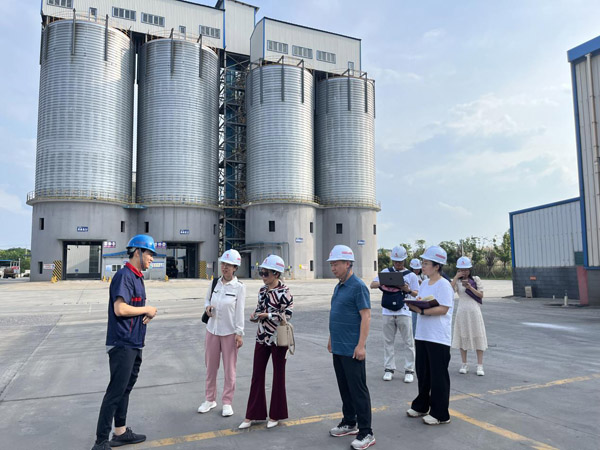 生態(tài)環(huán)境部固體廢物與化學品管理技術中心到建材公司調(diào)研 